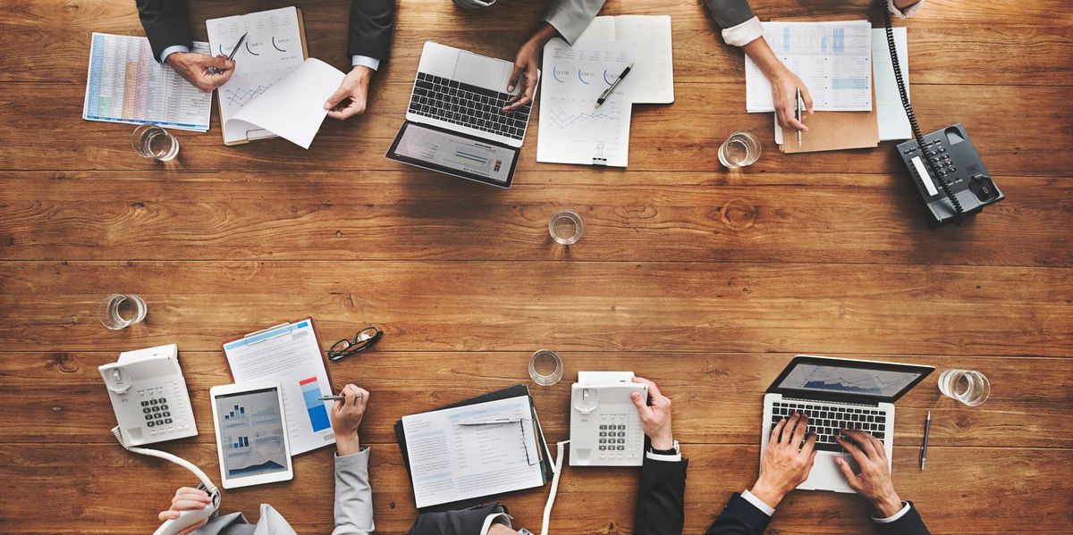 カスタマーサクセスの関係性を示すビジネスミーティングの様子