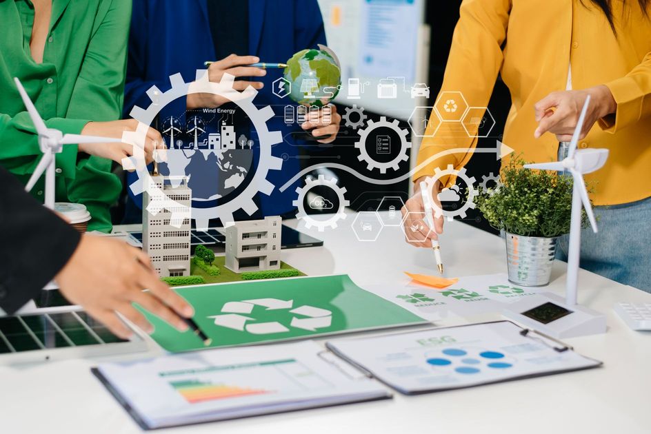 戦略思考を養うための様々な情報源からの知識吸収