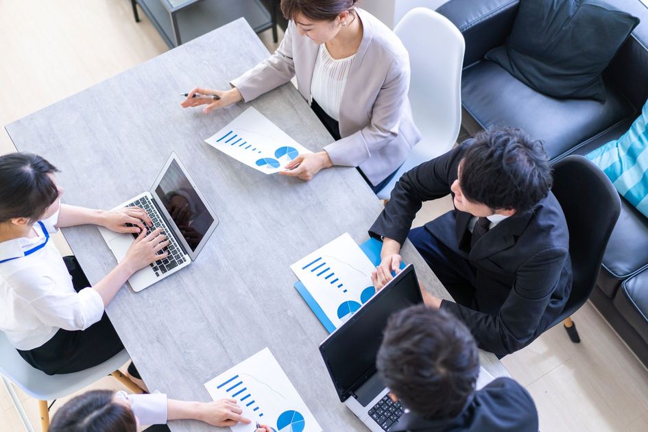 RAGやAI技術を学びながらキャリア形成に活かそうとする若手ビジネスパーソン